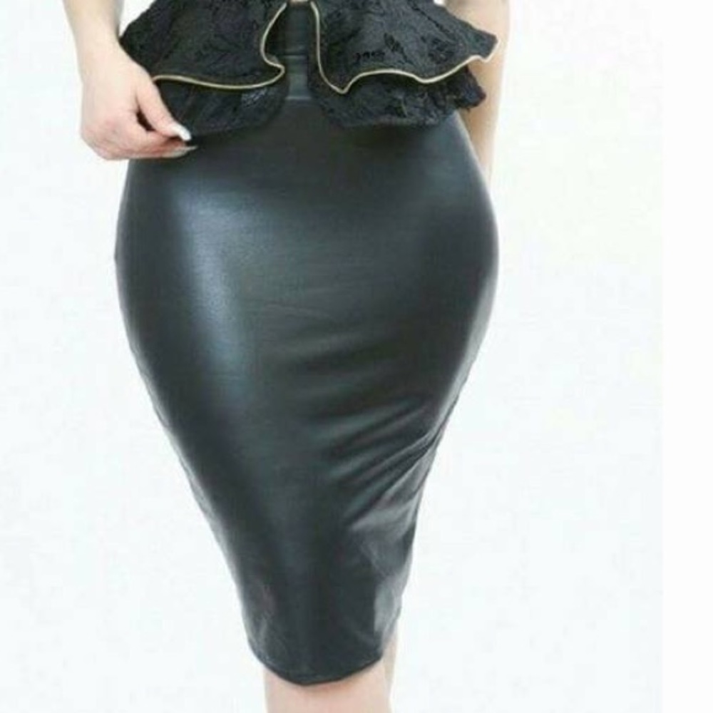 BLACK LEATHER SKIRT
